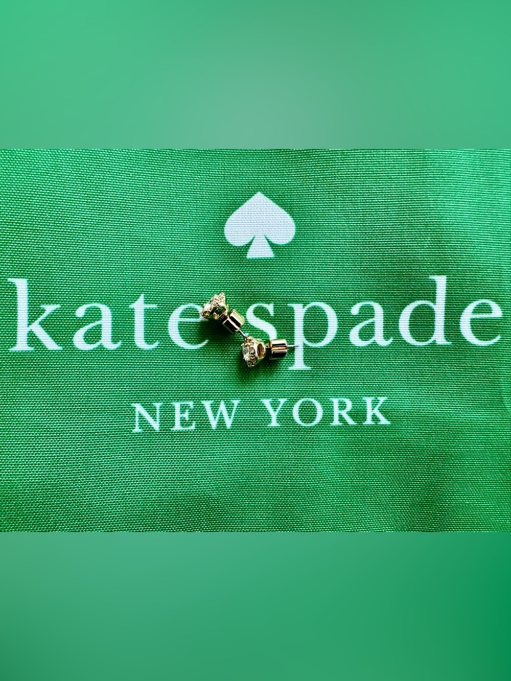 Kate Spade Dazzles in ‘That Sparkle’ Round Stud Earrings! - Picture 6 of 8